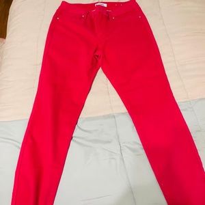looks like red  but it’s like a maroon color